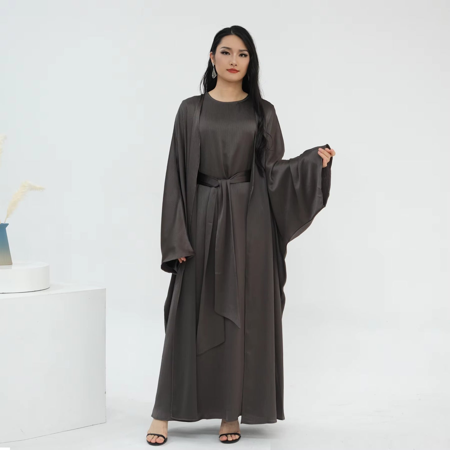 Eid Luxury Satin 2-Piece Abaya Set – Modest Kimono Abaya for Women