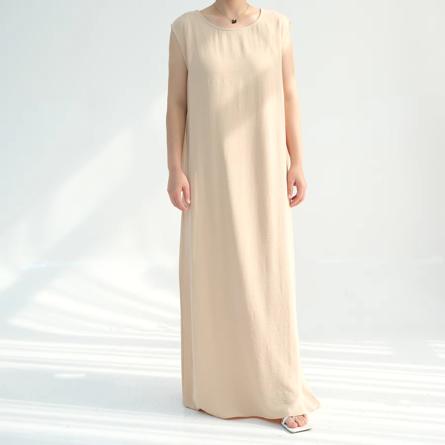 Sleeveless Inner Slip Dress – Smooth Abaya Layering Essential