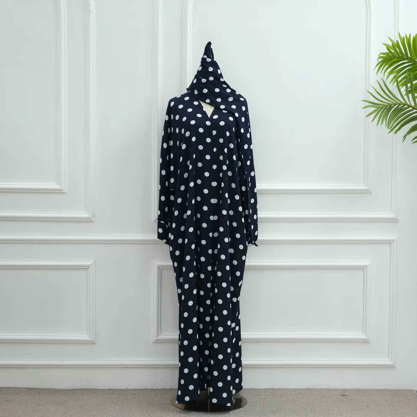 Polka Dot Abaya Dress with Hijab – Elegant Modest Wear for Women