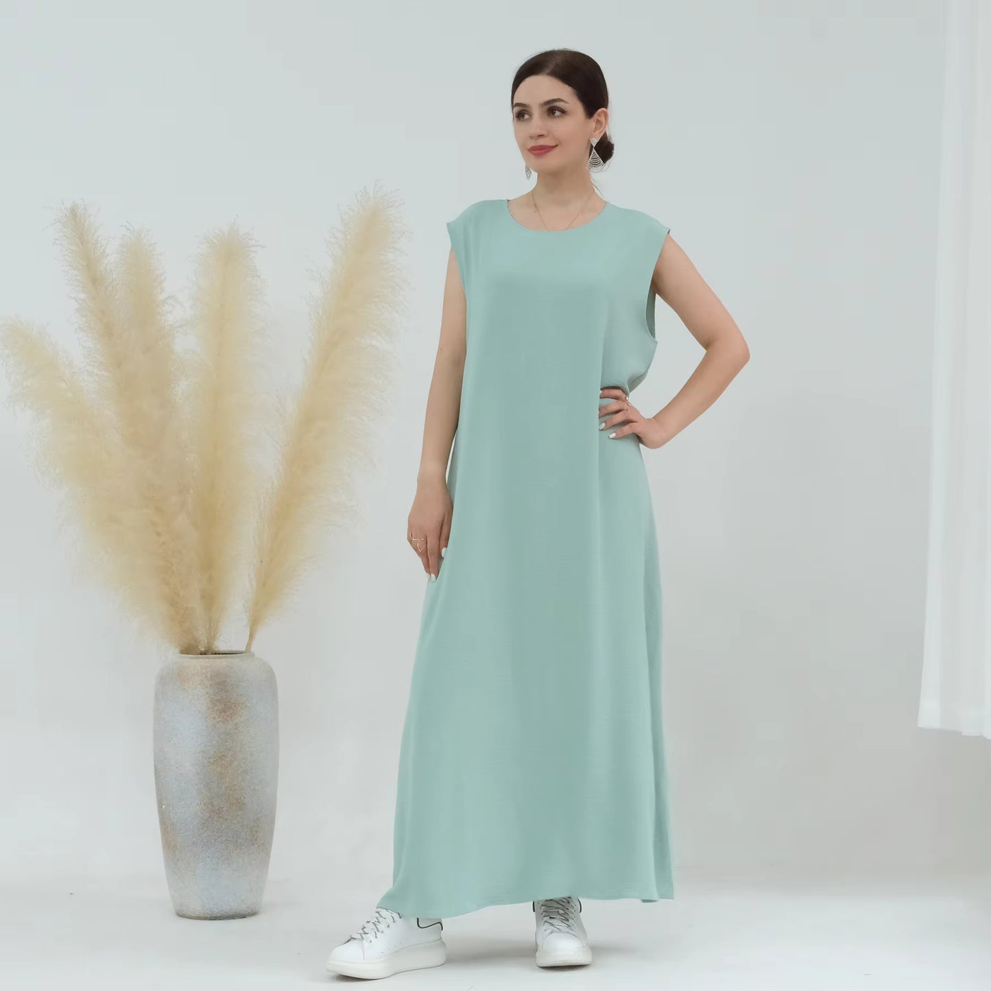 Sleeveless Inner Slip Dress – Smooth Abaya Layering Essential