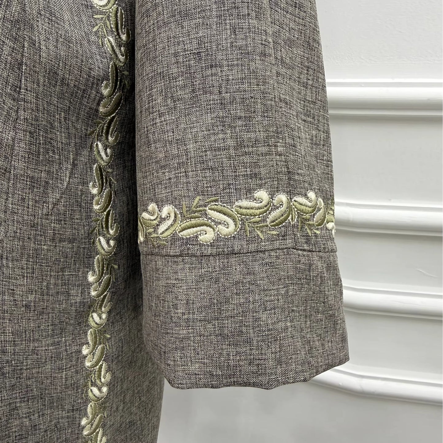 Floral Embroidery Open Abaya Cardigan – Elegant Modest Dress