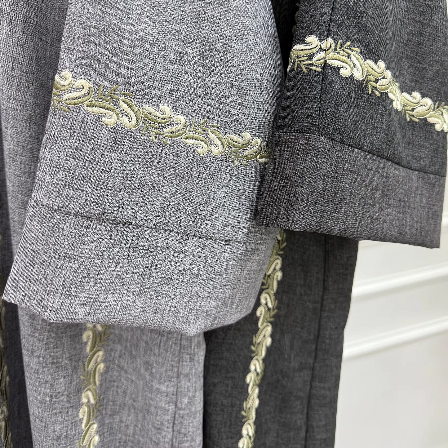 Floral Embroidery Open Abaya Cardigan – Elegant Modest Dress