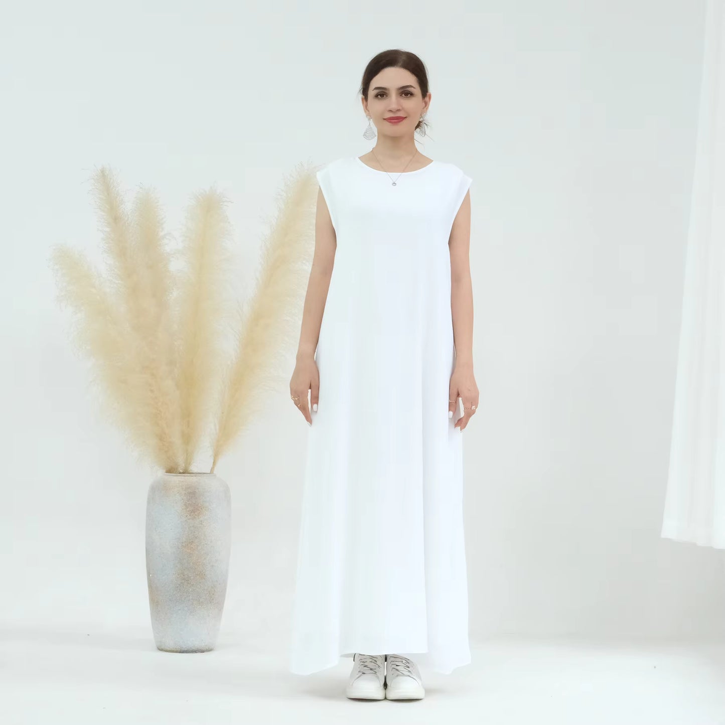 Sleeveless Inner Slip Dress – Smooth Abaya Layering Essential