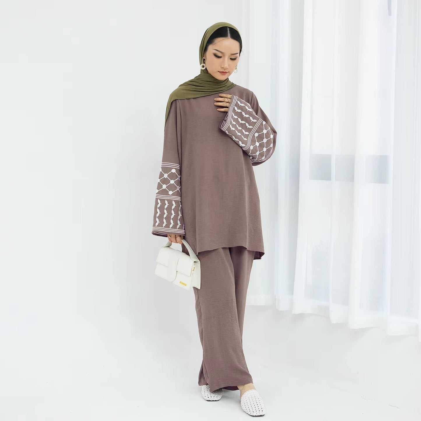 Wrinkle Soft Crepe Embroidered 2-Piece Abaya Set – Ramadan & Eid Elegance