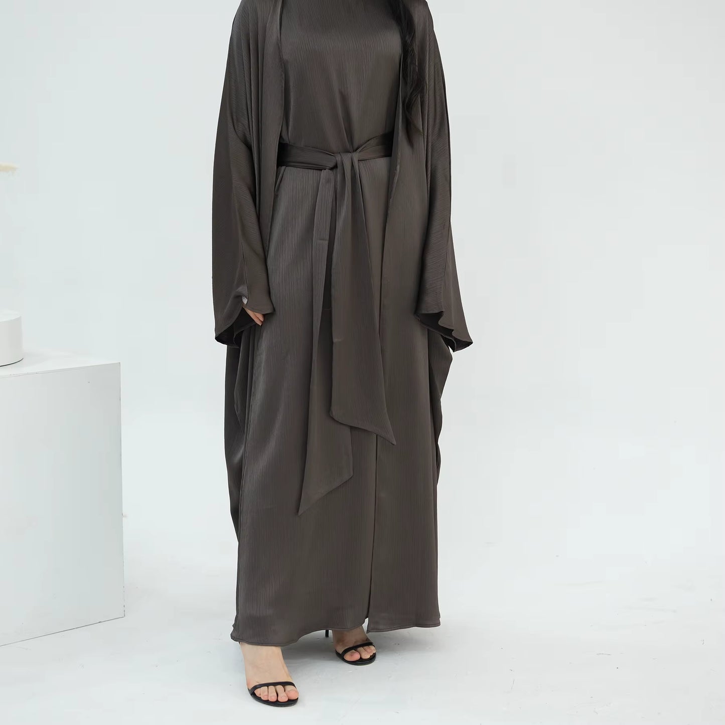 Eid Luxury Satin 2-Piece Abaya Set – Modest Kimono Abaya for Women