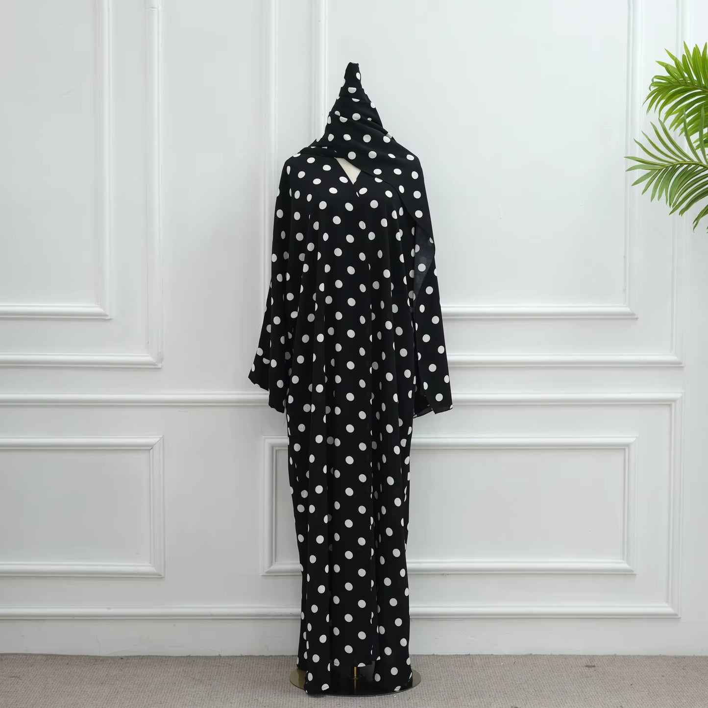 Polka Dot Abaya Dress with Hijab – Elegant Modest Wear for Women