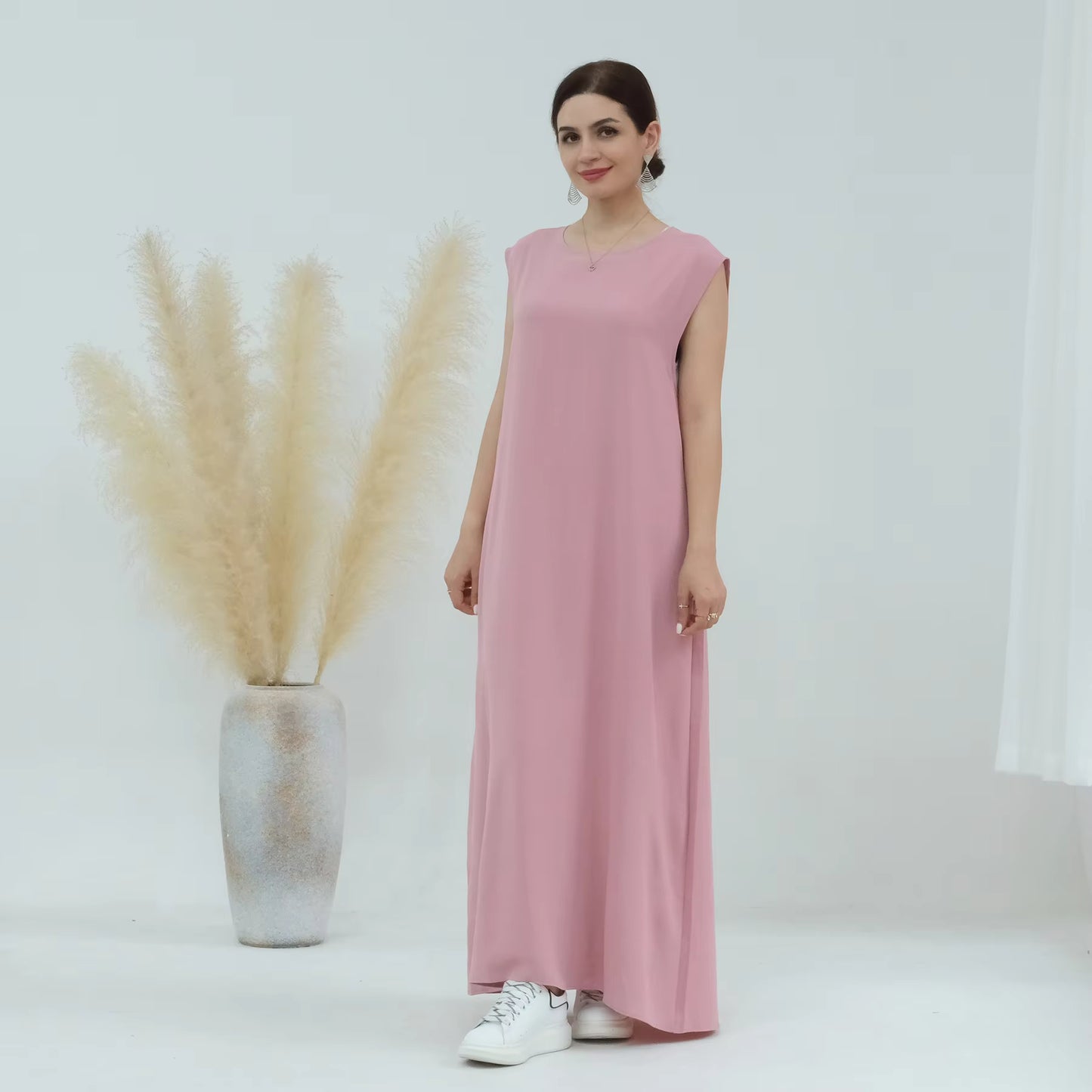 Sleeveless Inner Slip Dress – Smooth Abaya Layering Essential