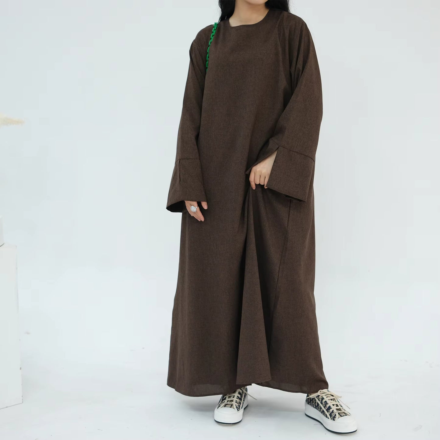 ELYN Minimal Linen Abaya