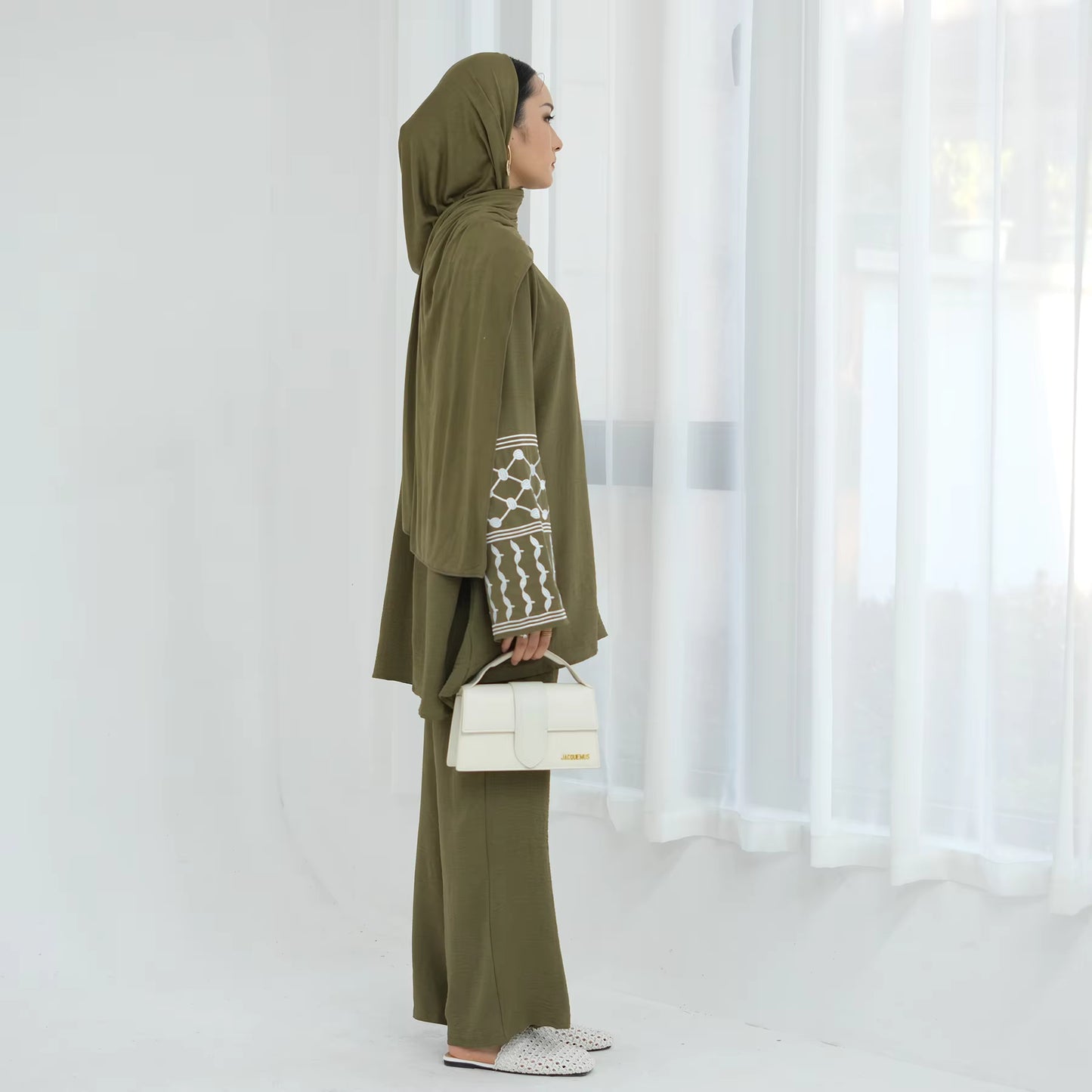 Wrinkle Soft Crepe Embroidered 2-Piece Abaya Set – Ramadan & Eid Elegance