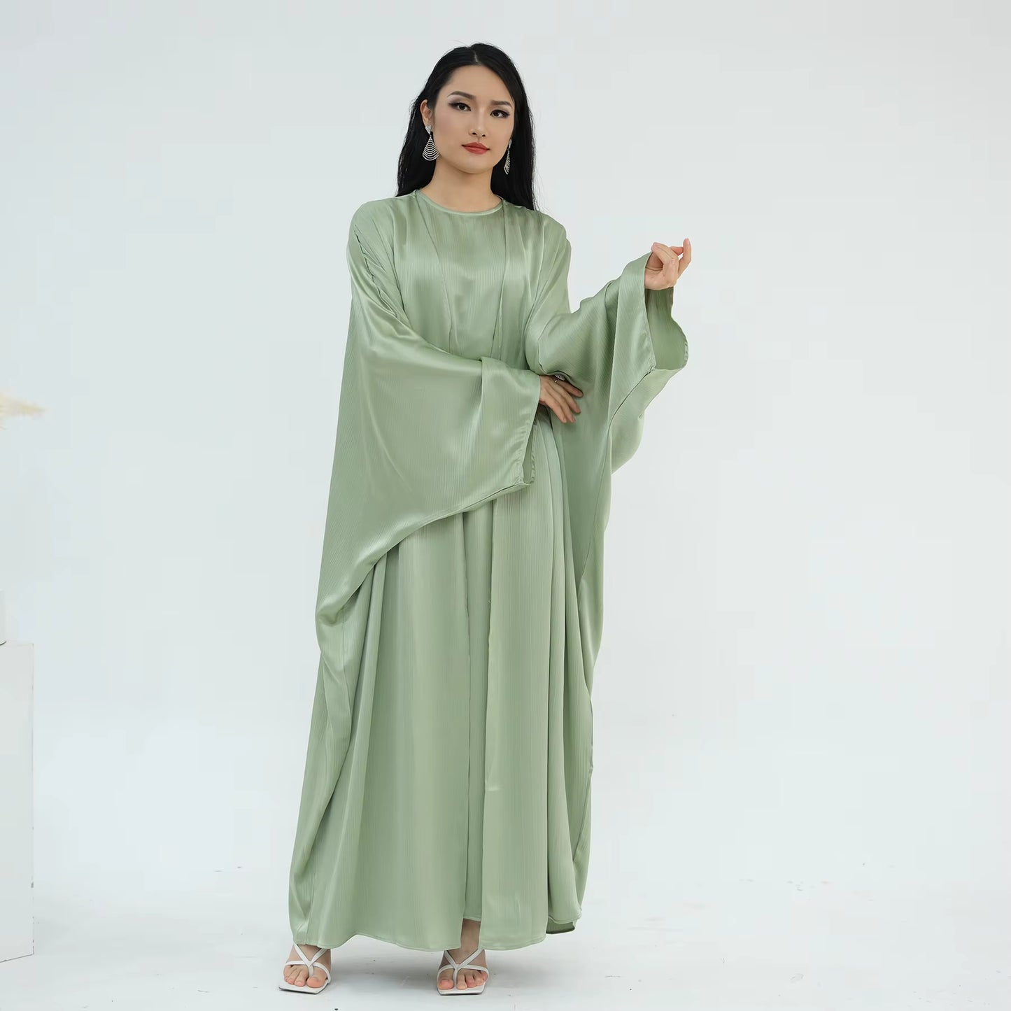 Eid Luxury Satin 2-Piece Abaya Set – Modest Kimono Abaya for Women