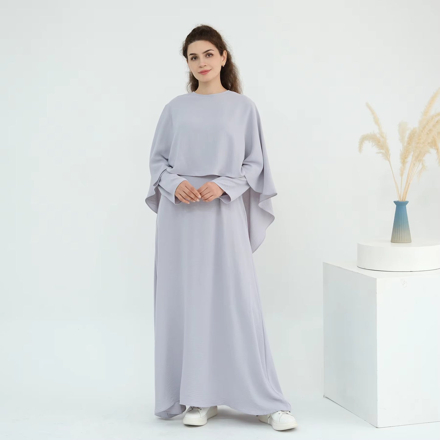 Soft Crepe 2-Piece Cape Abaya Set – Modest Islamic Dress for Women