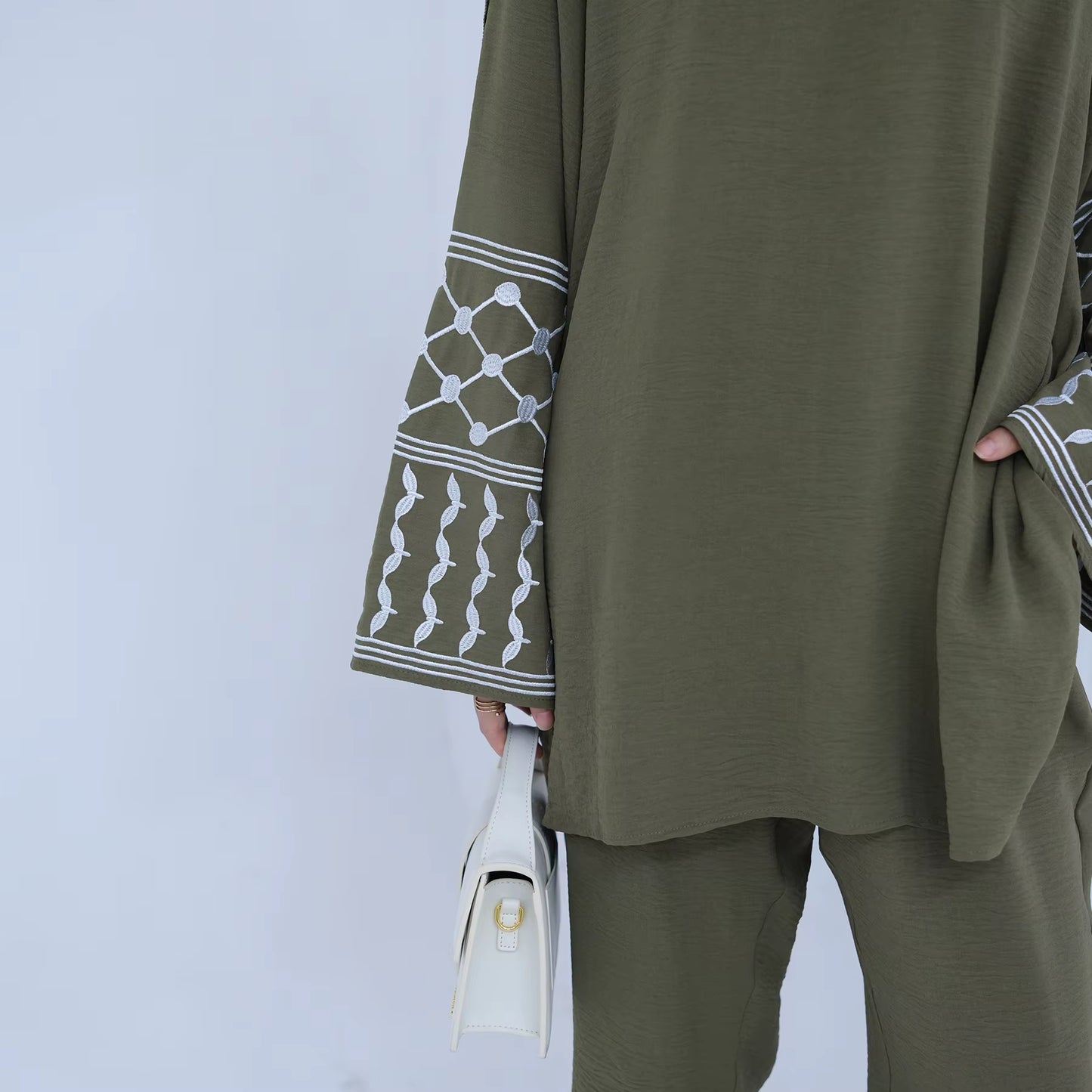 Wrinkle Soft Crepe Embroidered 2-Piece Abaya Set – Ramadan & Eid Elegance