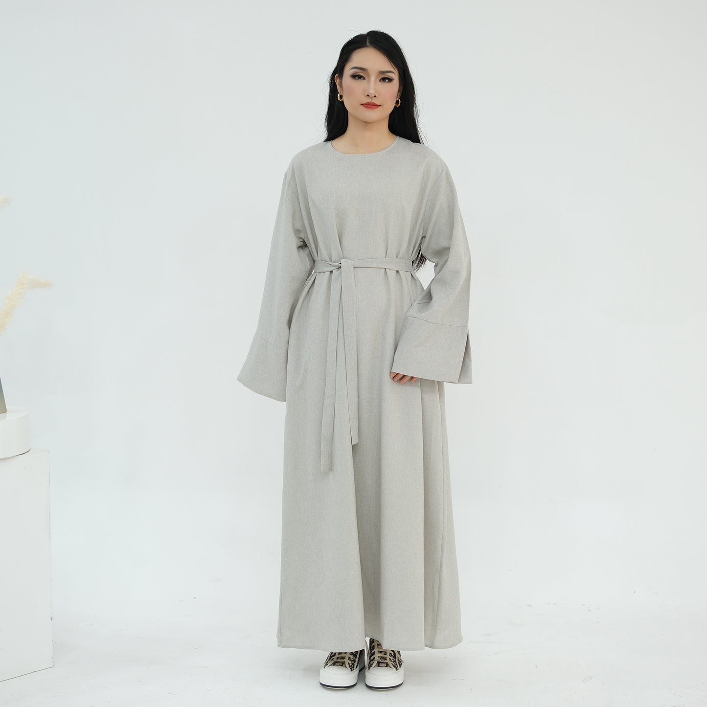 ELYN Minimal Linen Abaya