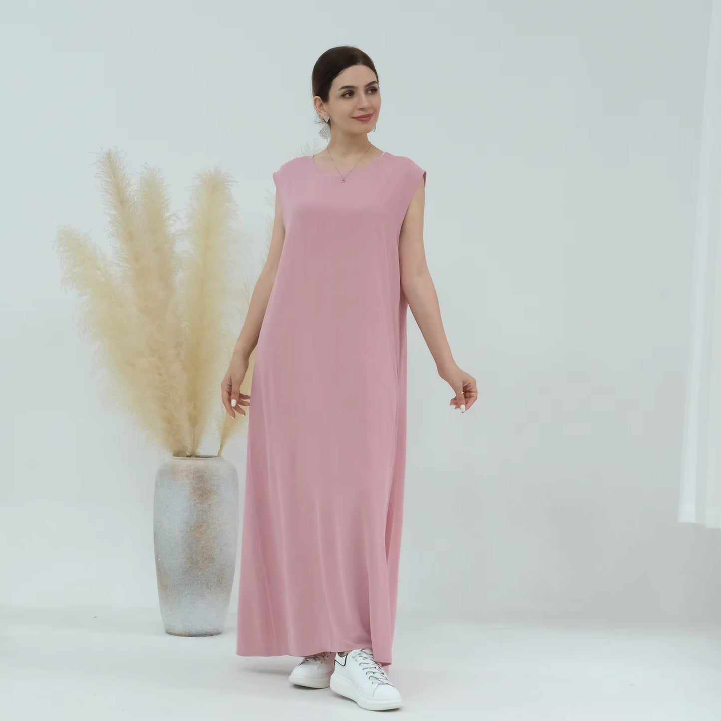 Sleeveless Inner Slip Dress – Smooth Abaya Layering Essential