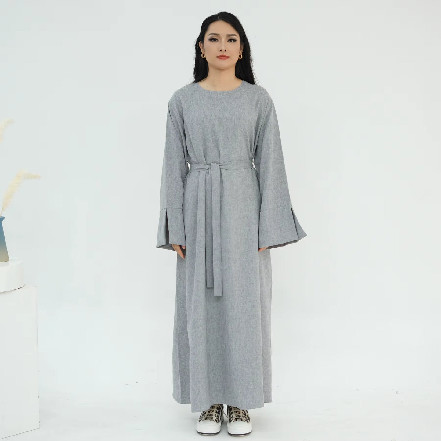 ELYN Minimal Linen Abaya