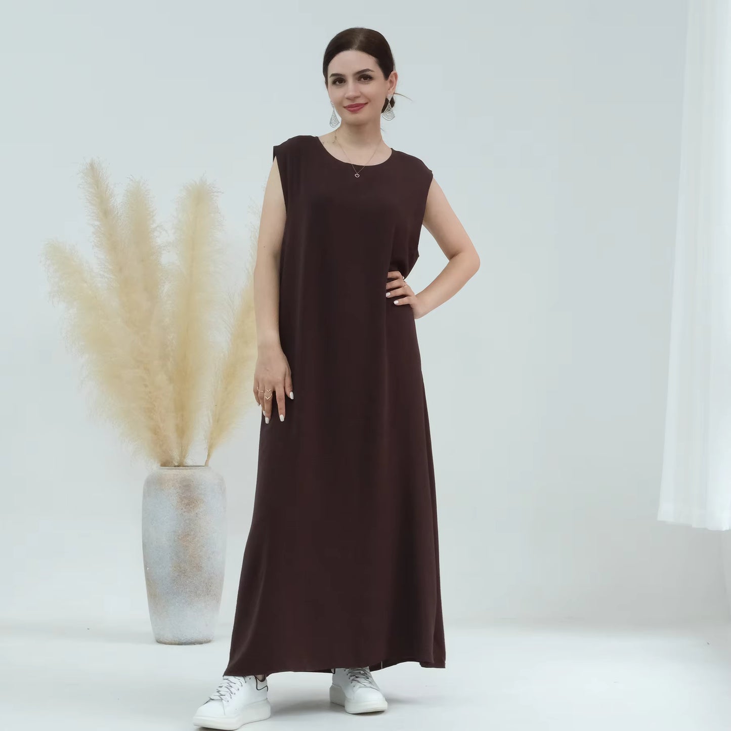 Sleeveless Inner Slip Dress – Smooth Abaya Layering Essential