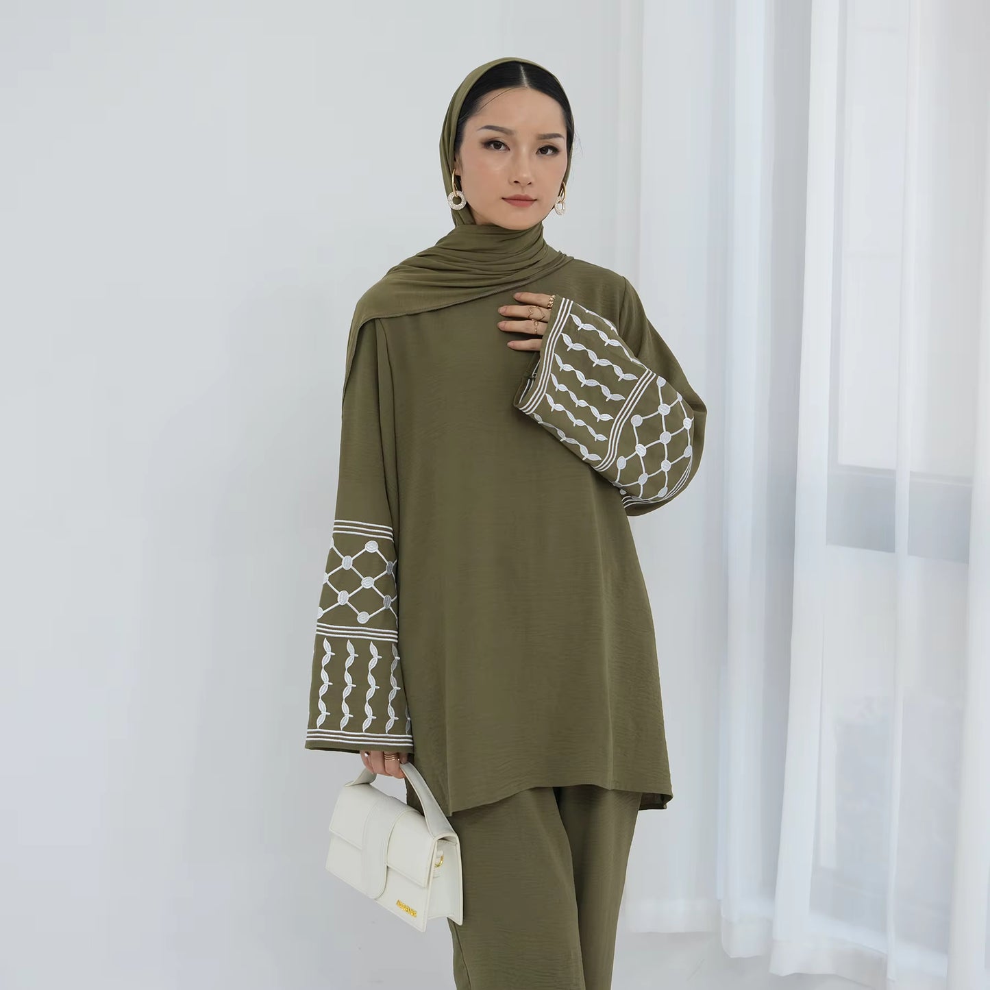 Wrinkle Soft Crepe Embroidered 2-Piece Abaya Set – Ramadan & Eid Elegance